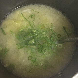 和風顆粒だしで大根と長ネギと白菜の味噌汁